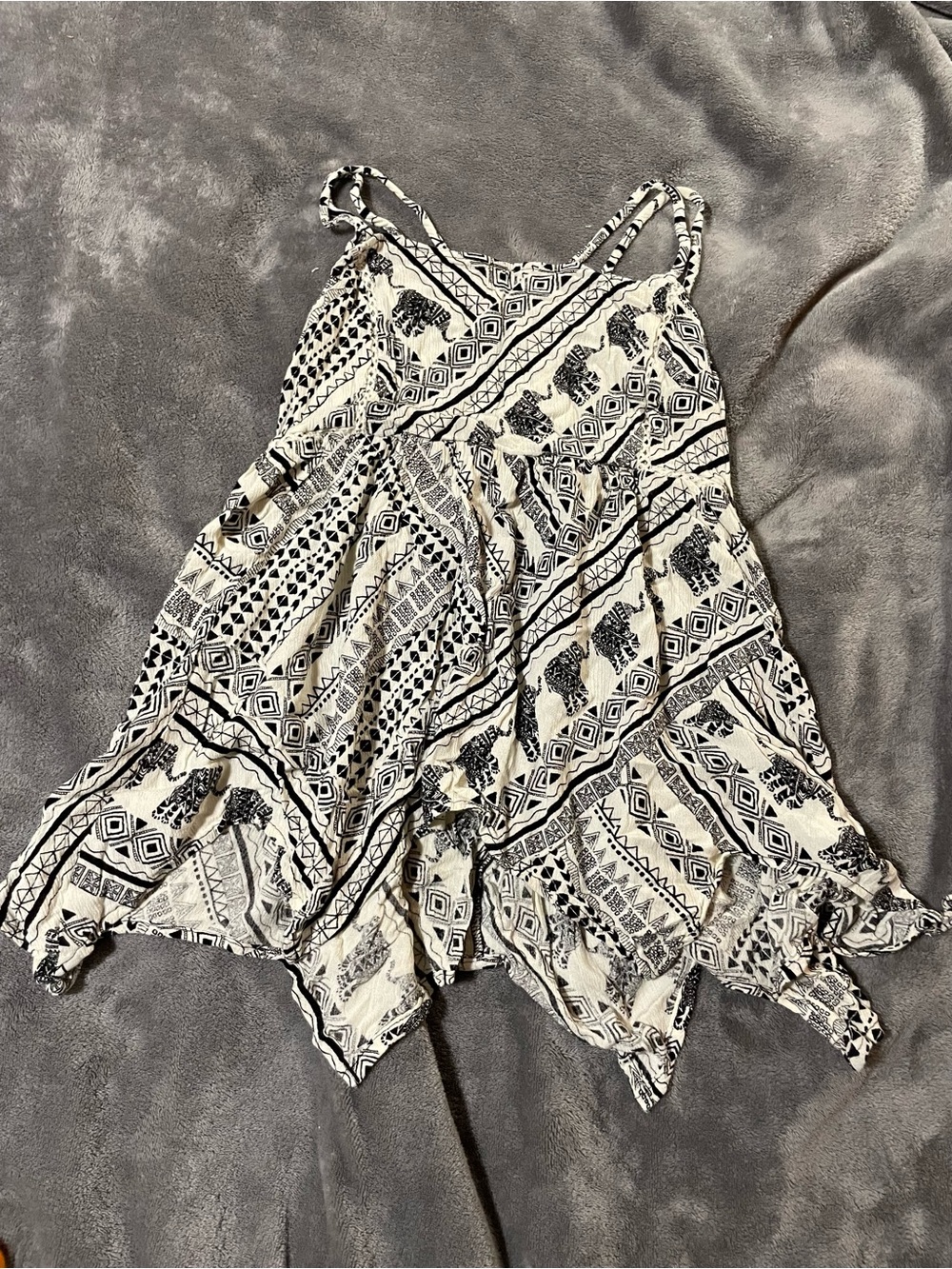Maurices Black & White Printed Handkerchief Hem Tank